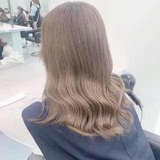 ロング カラー 艶感ミルクティー🤍 色落ち綺麗🤍ともやのヘアスタイル