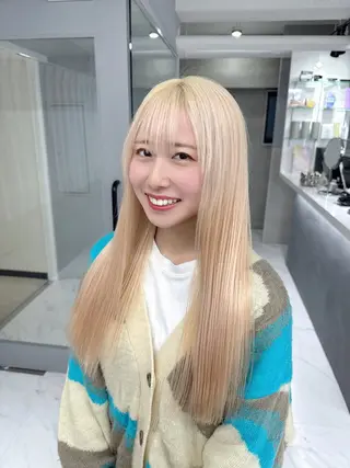 セミロング Mana/ハイトー ン/レイヤー/ウルフのヘアスタイル