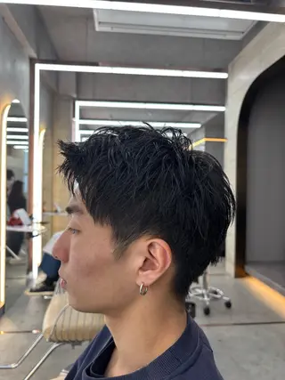 ショート ハッシュカット|透明 感カラー🩵レイヤーのヘアスタイル