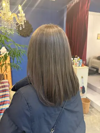 カラー 関 明日花のヘアスタイル