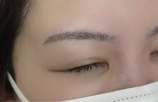 アイブロウ une FEMINの眉毛・アイブロウイメージ