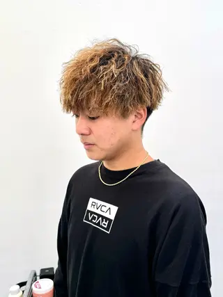 ミディアム カラー パーマ ヘアアレンジ メンズ 顔まわりカット の達人のヘアスタイル