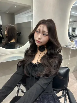 ロング ハイトーン ハイライ ト バレイヤージュのヘアスタイル