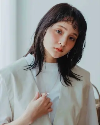 ミディアム カラー ベージュ/透明感/ 桃子🎀のヘアスタイル