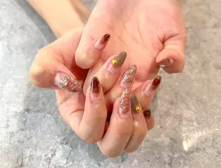 ネイル KUGO SALON所属・KUGO SALON 岡 真以のネイルデザイン