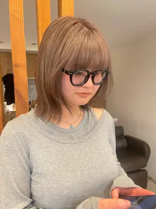 ミディアム カラー リカ/ハイトーン ・オリーブ🍀のヘアスタイル