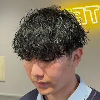 ショート パーマ ヘアアレンジ メンズ 艶カラー の達人のヘアスタイル