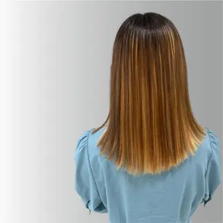 ミディアム カラー Queen's  gate昭和所属・藤原 亮太のヘアスタイル