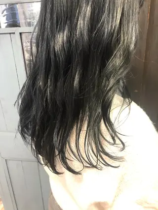 ロング 岩谷 愛依のヘアスタイル