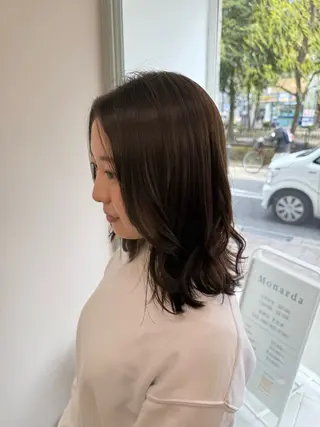 ミディアム グレージュ/ブリーチ 岡山駅/のりまきのヘアスタイル