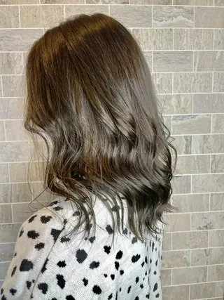 セミロング ブリーチ毛矯正.髪質 改善.髪にドラマをのヘアスタイル