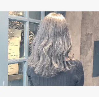 ロング カラー ブリーチ、パーマ 西部笑のヘアスタイル