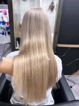 ロング カラー 宮本 亜依のヘアスタイル