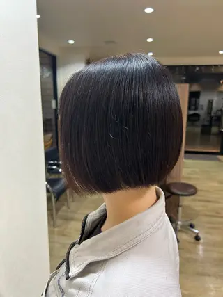 ミディアム ボブ/切りっぱなし/ 艶カラー/吉川清保のヘアスタイル