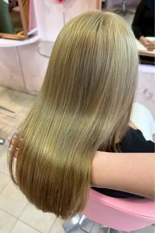 ミディアム 𝙼𝚒𝚎𝚗𝚎 𝚙𝚒𝚗𝚔所属・山本 葵のヘアスタイル