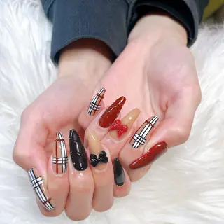 ネイル 根津 綾子のネイルデザイン
