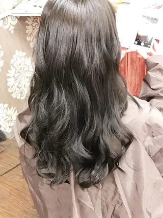 ロング カラー ヤナ マネージャーのヘアスタイル