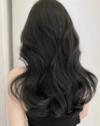 セミロング カラー 諸井 芽のヘアスタイル