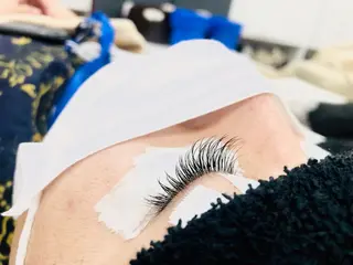 マツエク・マツパ 京都レイヤーカット/ 縮毛矯正/羽柴りくのヘアスタイル