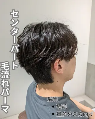 ミディアム パーマ メンズ 艶髪韓国ヘア🇰🇷 韓国風メンズカット のヘアスタイル