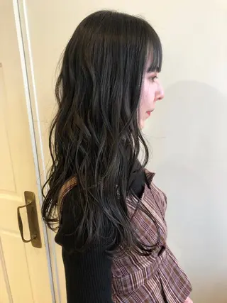 ロング カラー MIOベージュカラー 柔らかいカラーのヘアスタイル