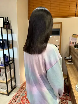 ミディアム Oasisgarden所属・レイヤー/ブリーチ MOMOのヘアスタイル