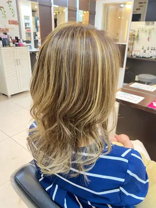 ミディアム カラー ショートボブ✨️ 池田芽生のヘアスタイル