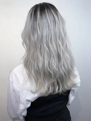 セミロング カラー _WHITE＋ 南海難波店のヘアスタイル