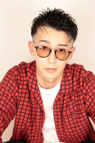 メンズ メンズ ヘアメイク  ハイトーン キャロのヘアスタイル