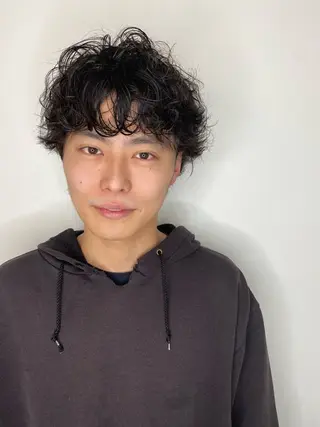 ミディアム Avalon所属・Hiroshi ヒロシのヘアスタイル