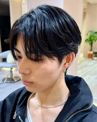 ショート メンズ excia渋谷所属・曲がる縮毛矯正 センターパート/翼のヘアスタイル