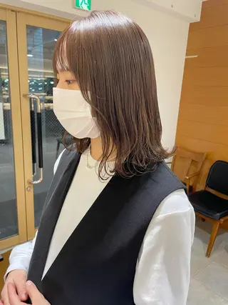 ミディアム カラー 齋藤 咲のヘアスタイル