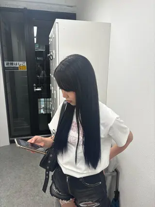 ロング HINAKO🩵 寒色カラー🪽のヘアスタイル