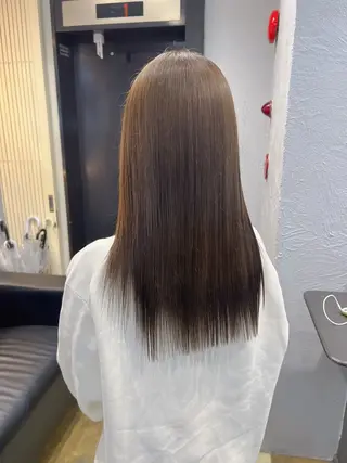 セミロング YUI ハイトーンカラーのヘアスタイル