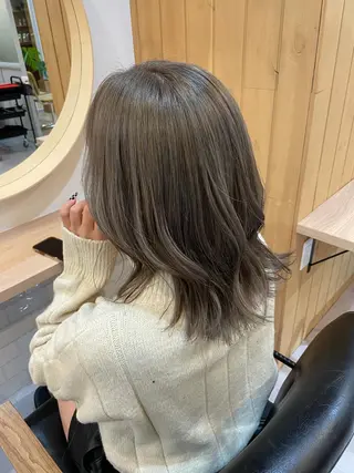 ミディアム カラー akane .のヘアスタイル