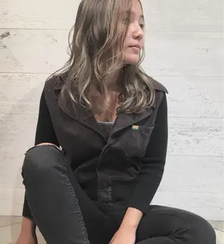 セミロング 🌸ハイトーン 新田 廉 🌸のヘアスタイル