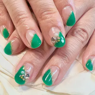 ネイル キャンアイドレッシー六本木店所属・MIKA／耳ツボ ／マグネットネイルのネイルデザイン