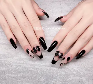 ネイル R inのネイルデザイン