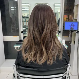 セミロング カラー デザインヘア 小林裕史のヘアスタイル