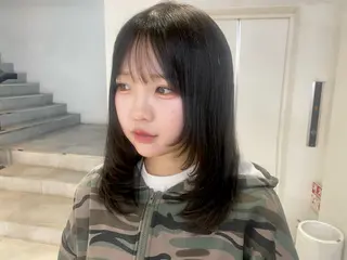 セミロング ハッシュレイヤー/ ハイトーン/senaのヘアスタイル