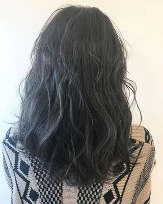 カラー セミロング 濱川 佳奈のヘアスタイル