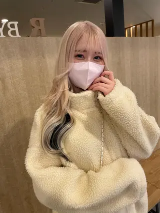 ロング アールバイニーナ所属・R by NINA アールバイニーナのヘアスタイル