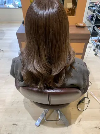 セミロング ハイライト✨髪質改善 TAKAさんです😊のヘアスタイル