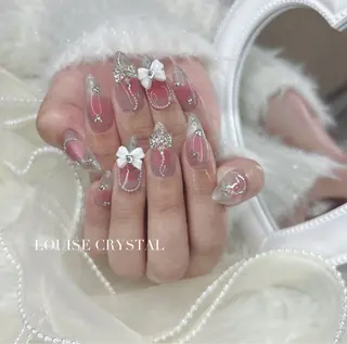 ネイル LOUISE CRYSTALのネイルデザイン