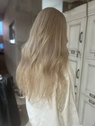 ロング fand AKANE のヘアスタイル