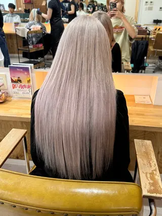 ロング ブリーチカラー よねだまことのヘアスタイル