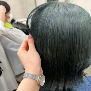 セミロング 寒色＆ブリーチ特化 寒色MiOのヘアスタイル