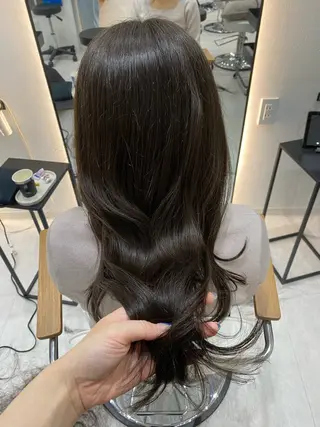 ロング 艶髪・透明感カラー・ 韓国ヘア・Yuriのヘアスタイル