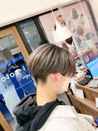 ショート カラー 安井 亮介のヘアスタイル