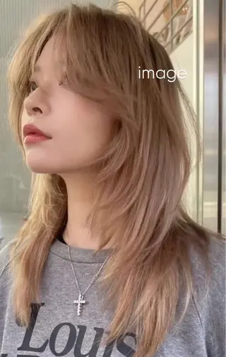 ロング ハイトーン/ミルク ティー🤍reinaのヘアスタイル